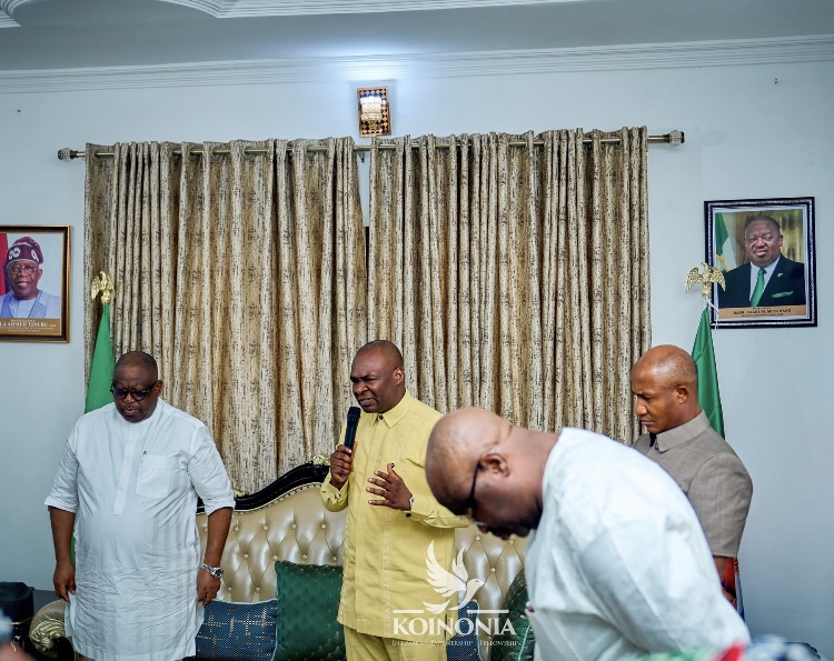 Apostle Joshua prays at the Plateau Government house